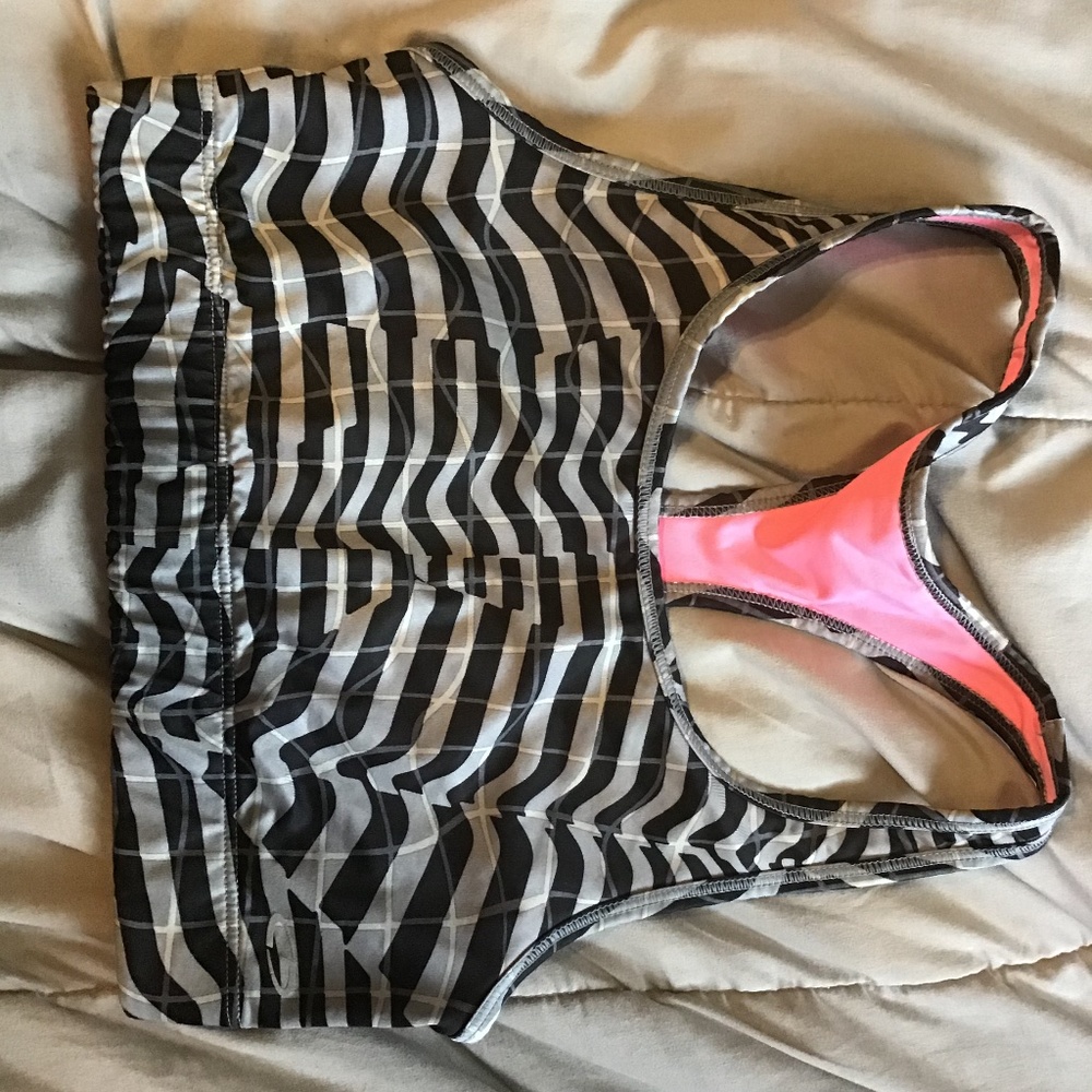 Reversible sports bra